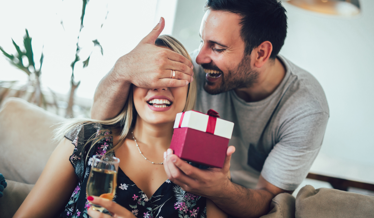 Best Anniversary Gift Ideas for Wife to Make the Day Extra Special