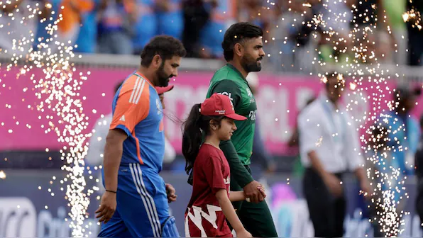 After losing to India, does Pakistan still have a chance of qualifying?