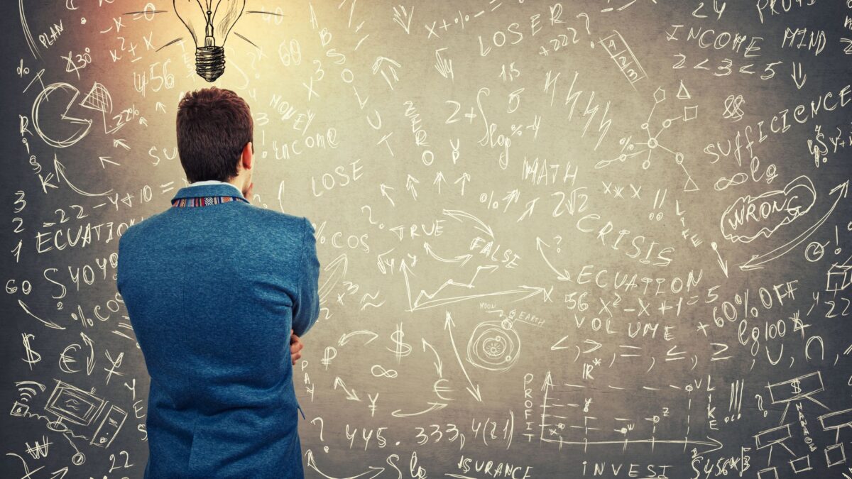 4 Ways How Successful People Think Differently Than You