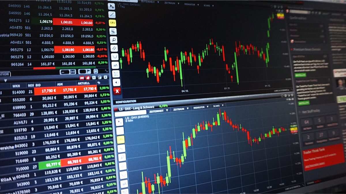 Share Market Update: Sensex, Nifty Slightly Up Despite Volatility; IT Stocks Weighing Down