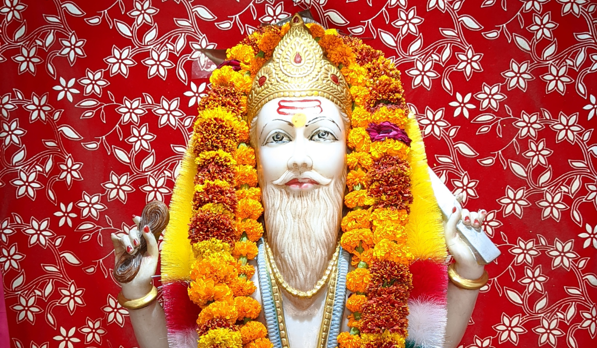 Happy Vishwakarma Puja 2025: पूजा विधि, मुहूर्त और महत्व