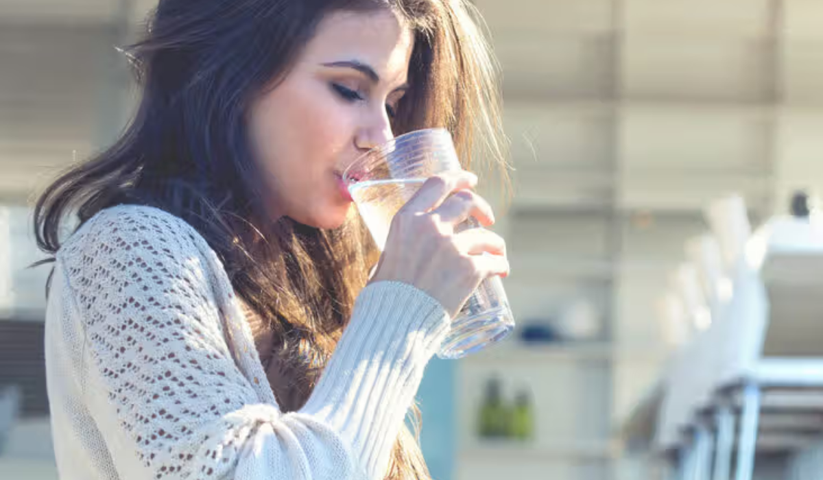 17 Benefits of Drinking Hot Water Daily